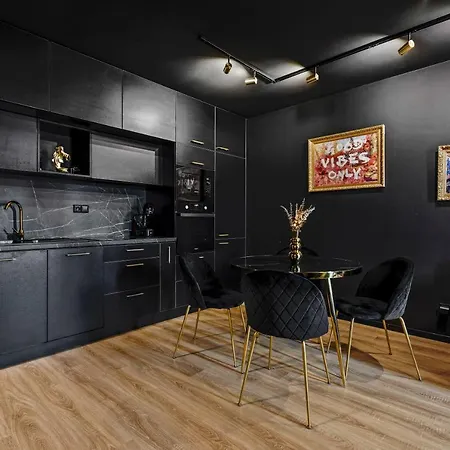 Lam Black - Ac - Balcony Apartament *